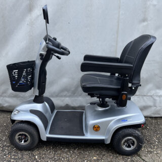 Invacare Leo (Fekete Üléssel) Elektromos Rokkantkocsi