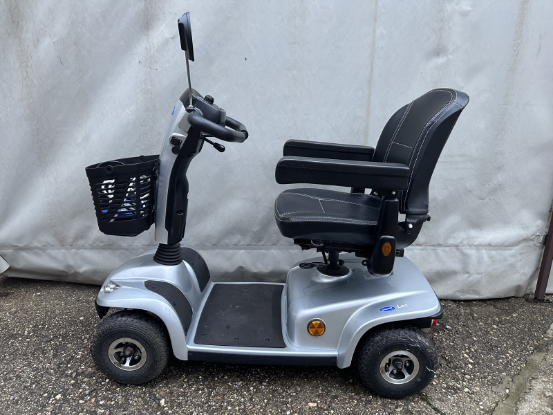 Invacare Leo (Fekete Üléssel) Elektromos Rokkantkocsi