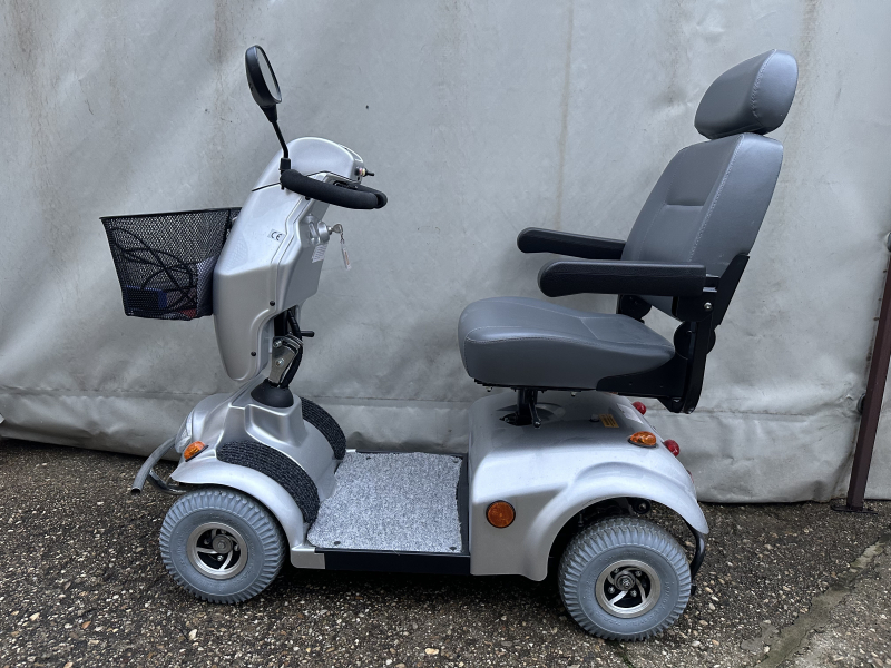 Invacare Leo (Szürke Üléssel) Elektromos Rokkantkocsi